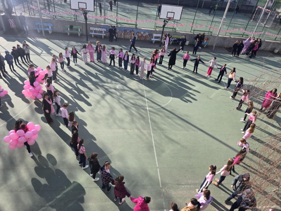 Ученици от Петрич казаха „не“ на тормоза в Деня на розовата фланелка