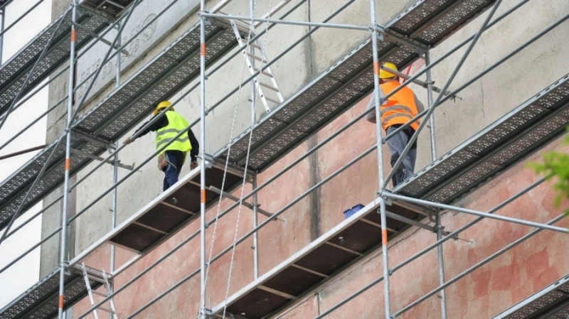 6 фирми се борят за поръчката за обновяването на 23-и блок в Бобов дол