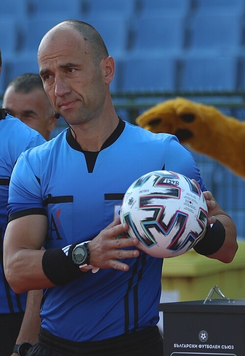 Валентин Железов с наряд за Марек-Янтра, Денислав Сталев ще свири мача на Вихрен