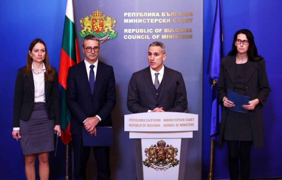 Гюров: Водата е задържана, за да „избухне“ при служебния кабинет, а сметките за ток не са изненада