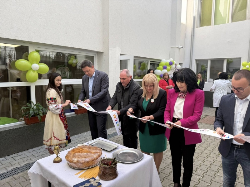 Нови хоризонти за знание: STEM център отвори врати в училище в Петрич