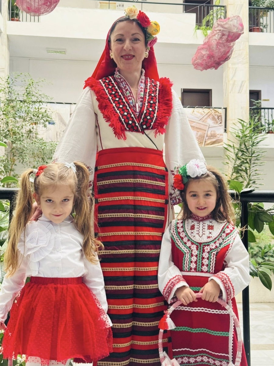 Баба Марта донесе усмивки в Окръжен съд – Благоевград