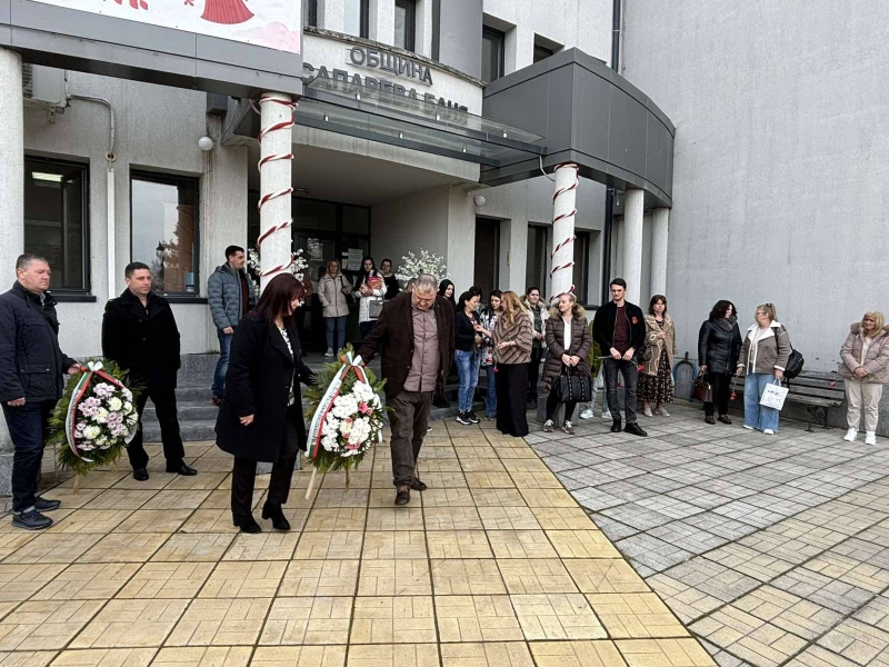 Празник в Сапарева баня: Кметът Калин Гелев призова за гордост и единство пред паметника на Левски