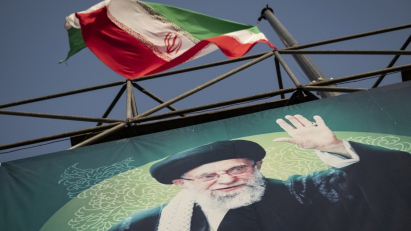 Погребалната церемония за аятолах Хаменей беше отложена, съобщи иранската държавна телевизия