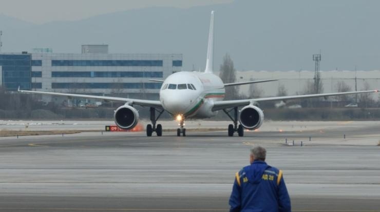 Кацна първият самолет с български граждани от Близкия изток