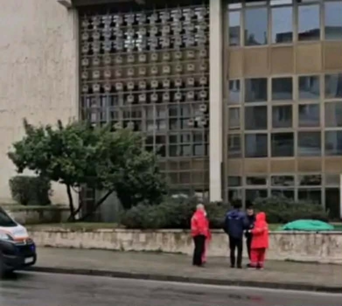 Преподавател от Американския университет загина след падане от прозорец, има различни версии