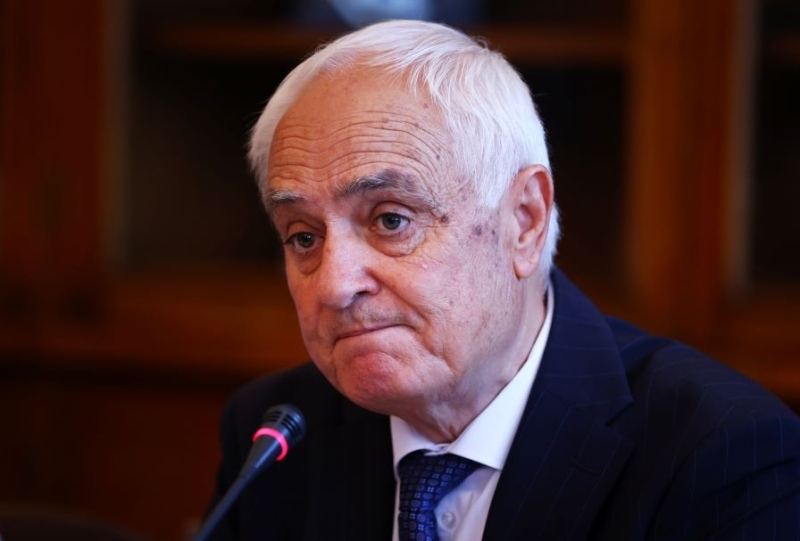 Искри в кабинета, Запрянов говори с Борисов, Гюров реагира нервно