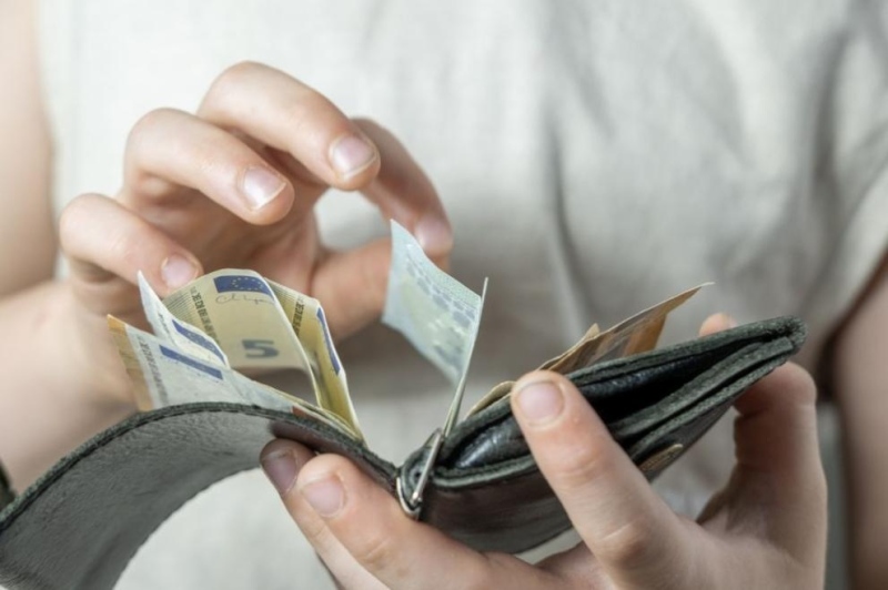 26-годишен от Симитли влезе в чужд дом и задигна 80 евро от яке