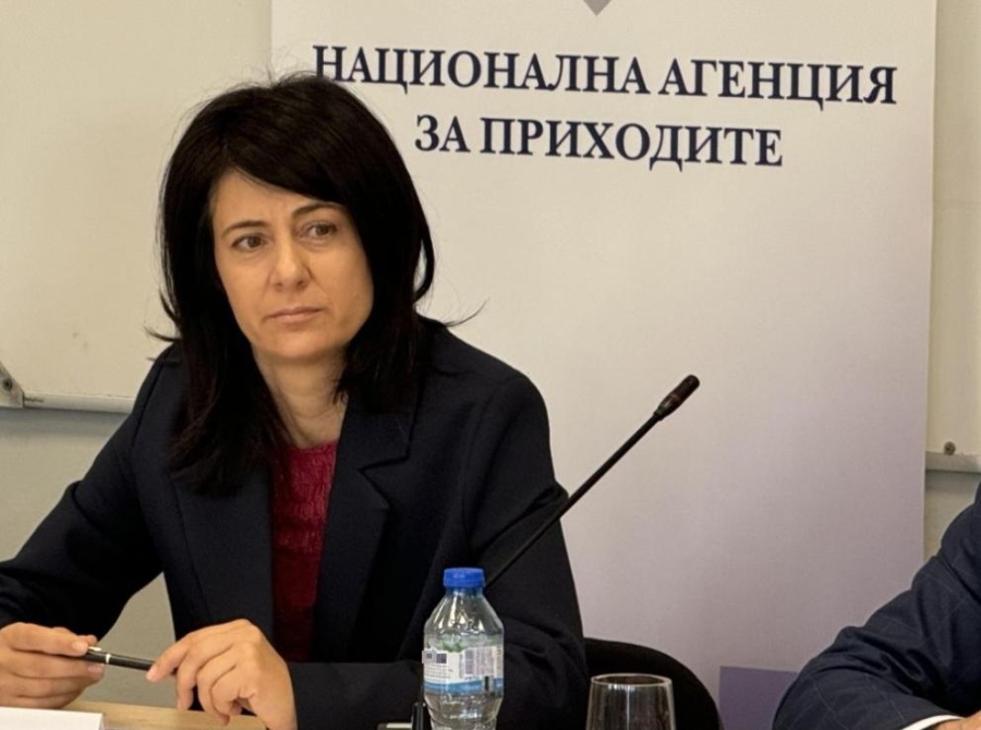 Смениха и изпълнителния директор на НАП