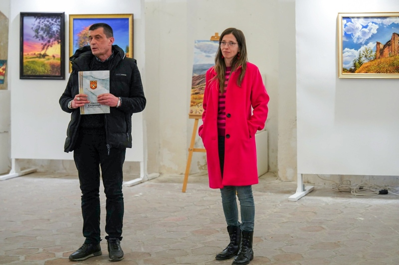 Галерия „Джамията“ в Дупница откри изложбата „Сезони“ на Мария Трифонова