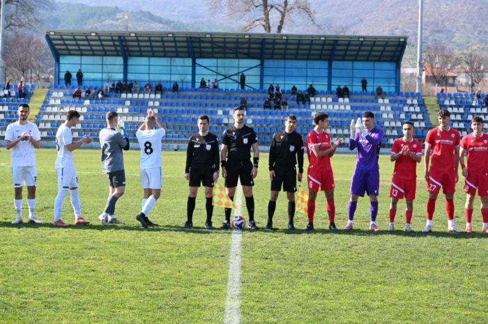 С 10 души „Септември” Симитли надви \