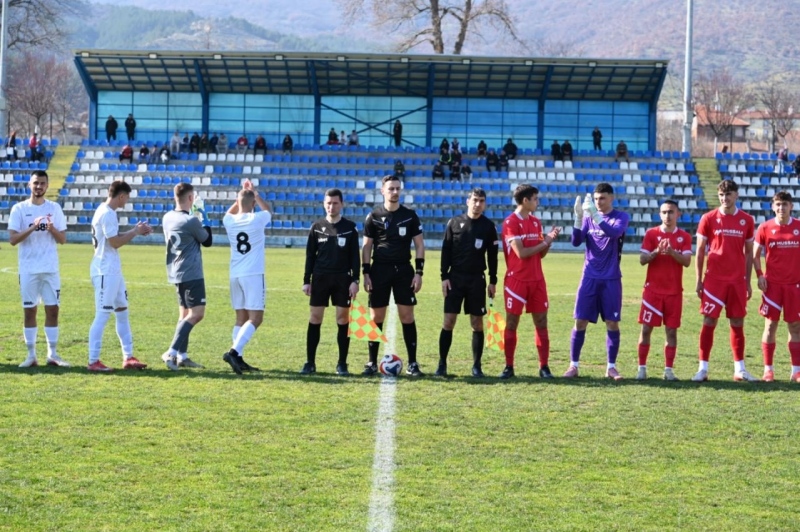 С 10 души „Септември” Симитли надви \