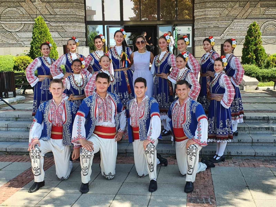 ПТС „Зора“ с юбилеен концерт „20 години танци с вино и любов“, Дилиана Диканска: Магията на фолклора пленява за цял живот