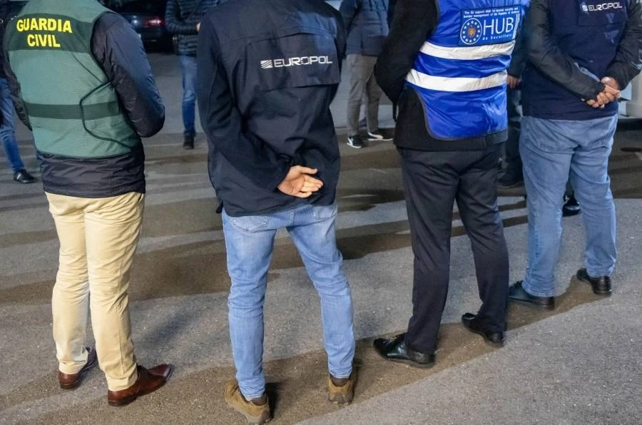Българи са сред над 330 задържани в акция на Европол срещу трафик на отпадъци