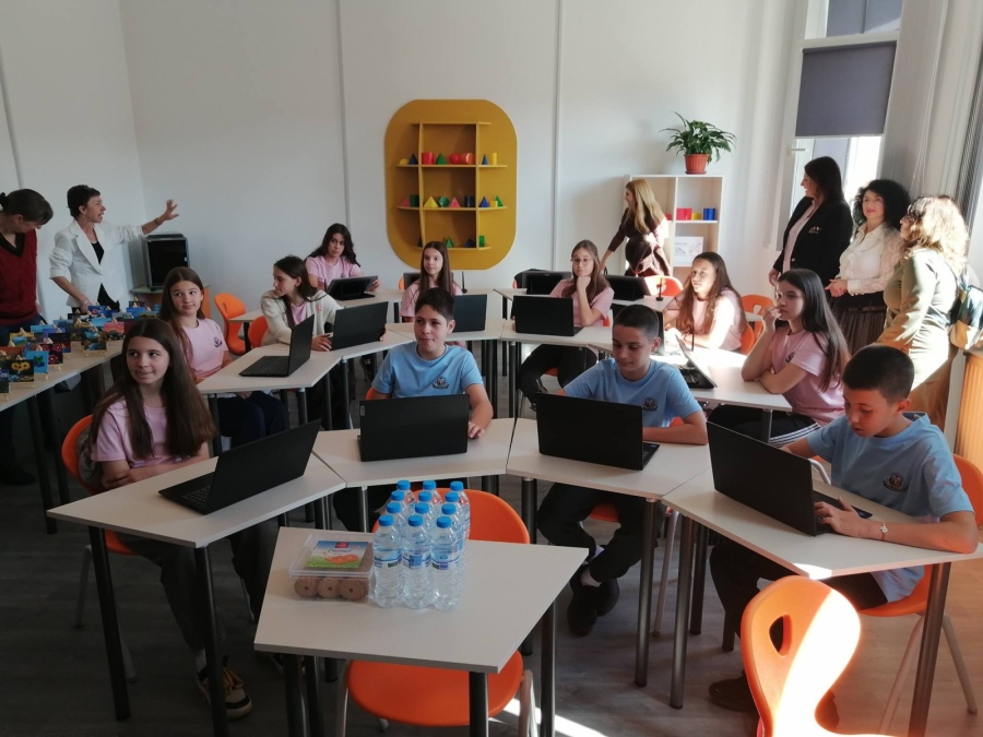 Откриха нов STEM кабинет в ОУ „Св. св. Кирил и Методий“ – иновации и технологии за бъдещето на учениците