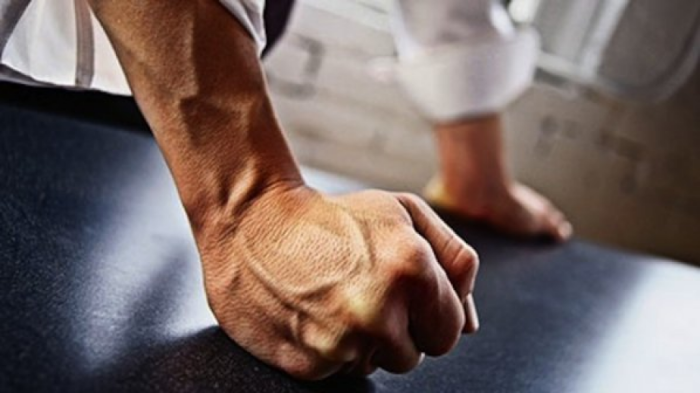 Яростен удар с юмрук срещу служител на „Паркинги и гаражи“ в Сандански