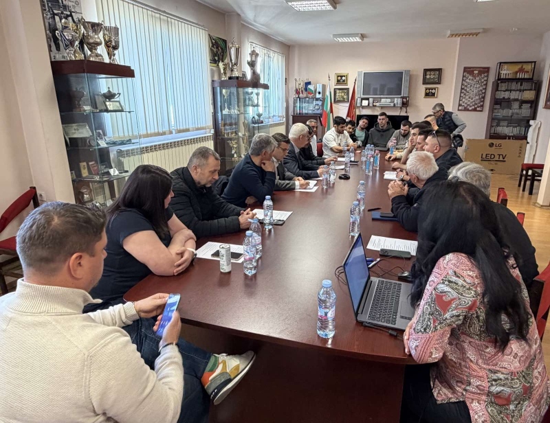 Новиков и Кирил Милов се срещнаха с ръководството на БФ Борба, бъдещето им в националния отбор все още е неясно