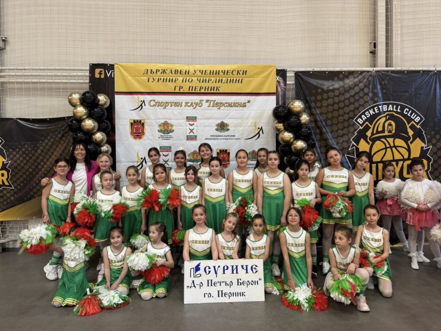 Мажоретки от Перник грабнаха бронз за шоу помпони