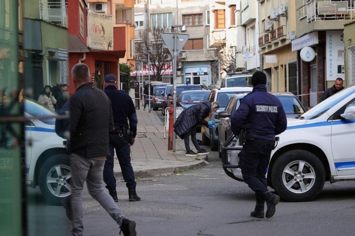 Полицията в Бургас на крак - Открит е мъртъв, прострелян мъж в кола 