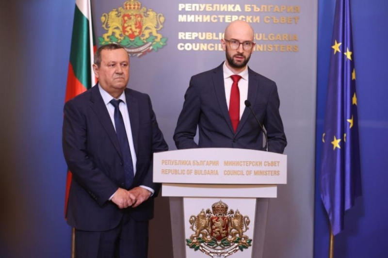 Обявиха кой може да получава месечно по 20 евро компенсация за високите цени на горивата