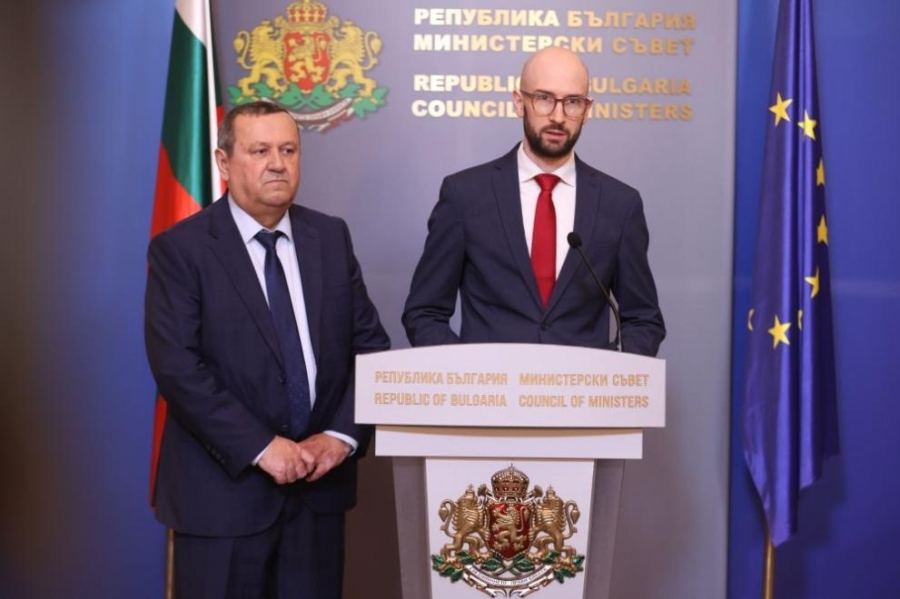 Обявиха кой може да получава месечно по 20 евро компенсация за високите цени на горивата