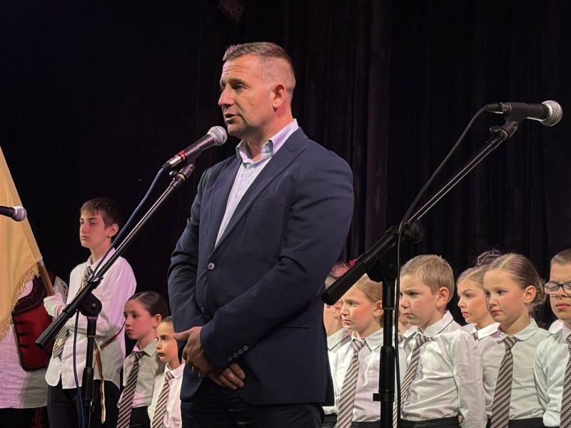 Патронният празник на ОУ „Митрополит Авксентий Велешки“  в Самоков преведе публиката из Евросъюза