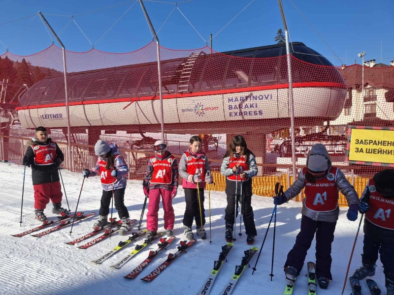 Четвъртокласници от Самоков с отличия в ски инициатива в Боровец