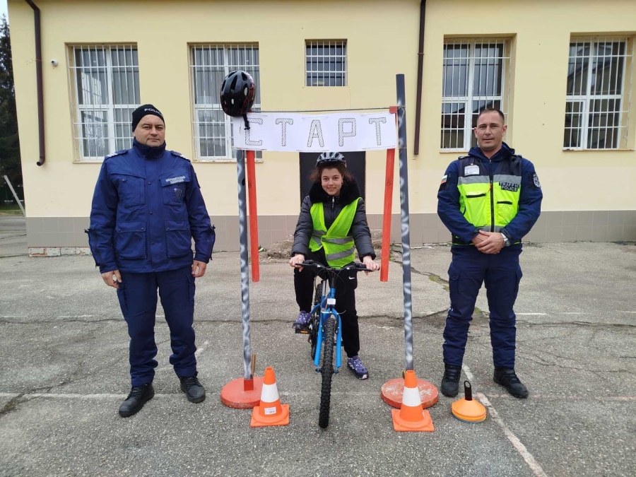  ОбУ „Неофит Рилски“ триумфира на общинския кръг по безопасност на движението в Самоков