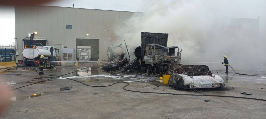 Огнен ад на ГКПП „Капитан Андреево“: Тир се взриви като бомба (ВИДЕО/СНИМКИ)