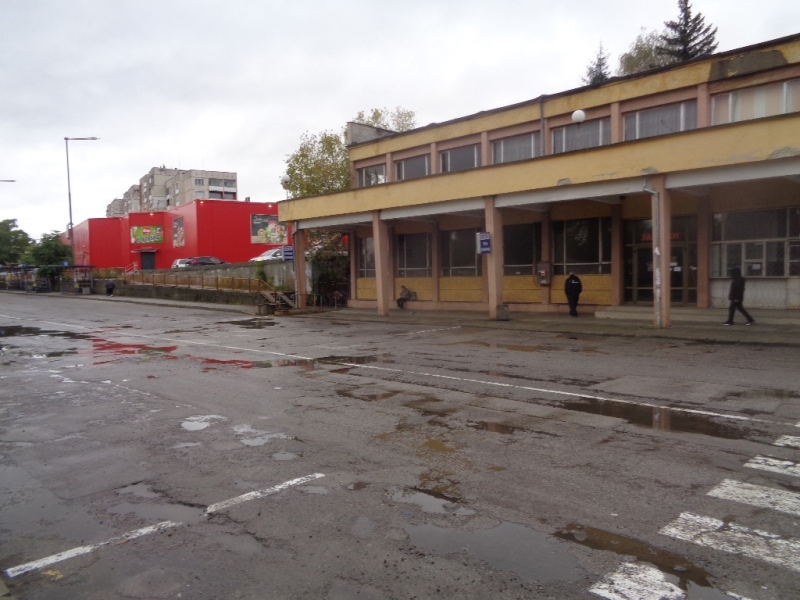 Цената на автогарата в Перник се срина до над 700 000 евро, общината обмисля да я купи