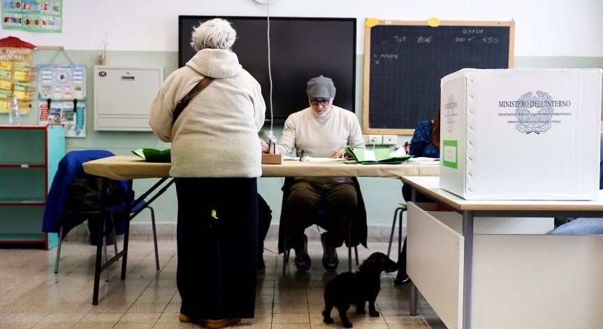 Парламентарни избори в Словения, местни вотове във Франция и референдум в Италия