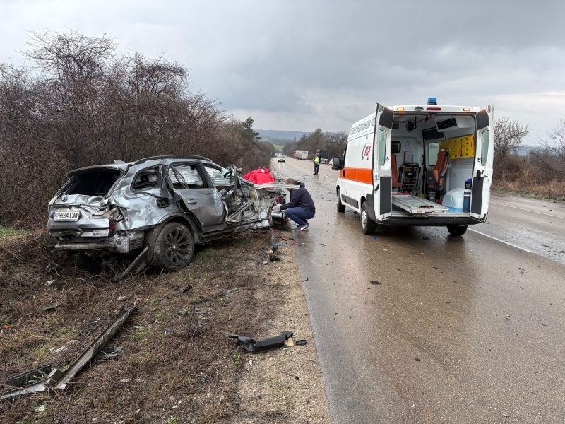 Двама души загинаха в тежка катастрофа на международния път Е79 край Враца (СНИМКИ)