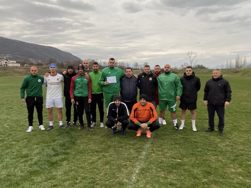 Благородно! Фенове дариха 1300 евро за премии във ФК Граничар Копривлен