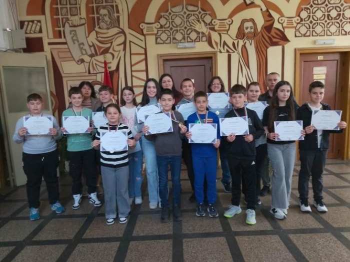 Ученици от Симитли се класираха за третия етап на „Децата на България“ по английски език