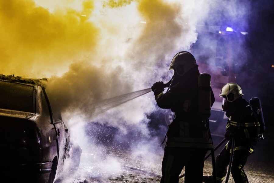 Късо съединение подпали лека кола в Благоевград