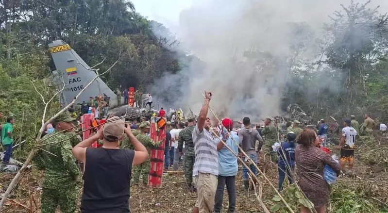 (ВИДЕО) 66 са жертвите след инцидента с военния самолет в Колумбия