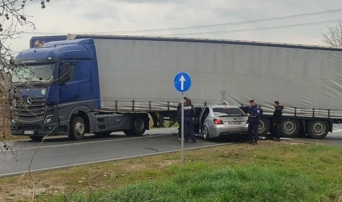 21-годишен е загиналият при тежката катастрофа край Садово, автомобилът е с благоевградска регистрация