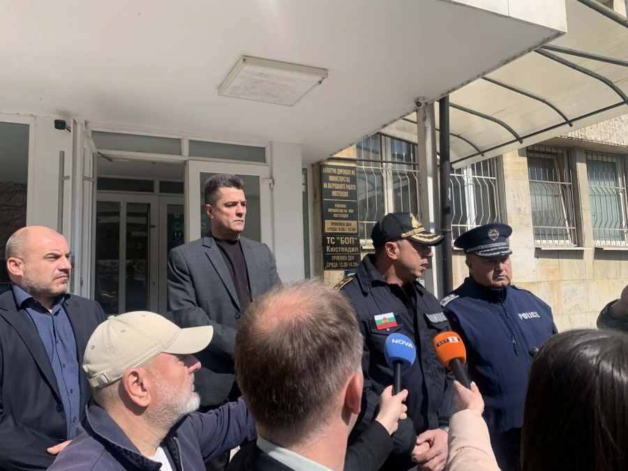 Спецакция срещу изборни престъпления: Списъци с имена, хиляди евро и незаконно оръжие иззети в Югозапада