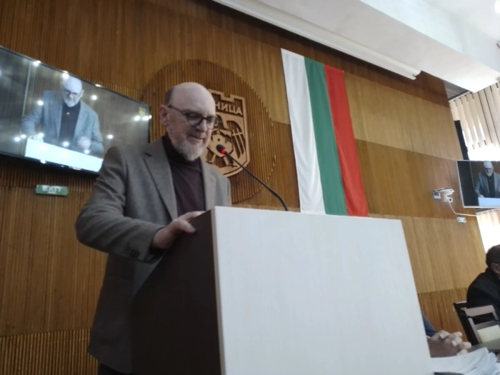 Николай Табаков на сесията на ОбС: Дупница е в криза, младите  хора напускат града