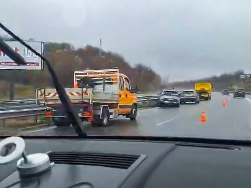 Лошото време предизвика три пътни инцидента край Дупница