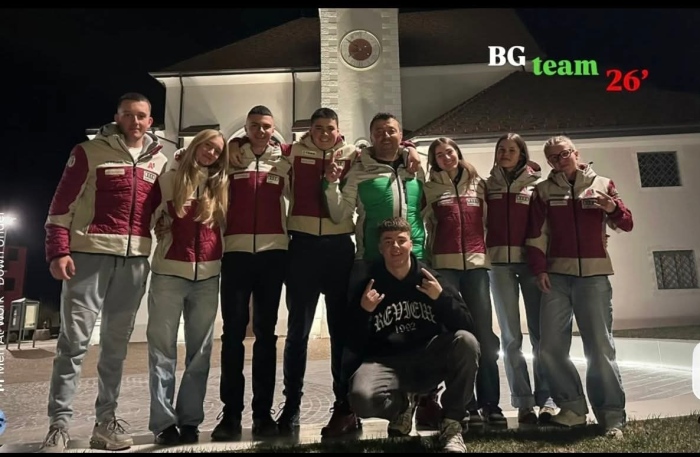Българските млади сноубордисти с достойно представяне на световното във Фолгария