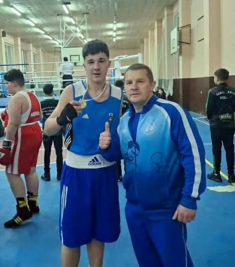 Младата надежда в бокса Кристиян Тошев от Крупник завоюва злато