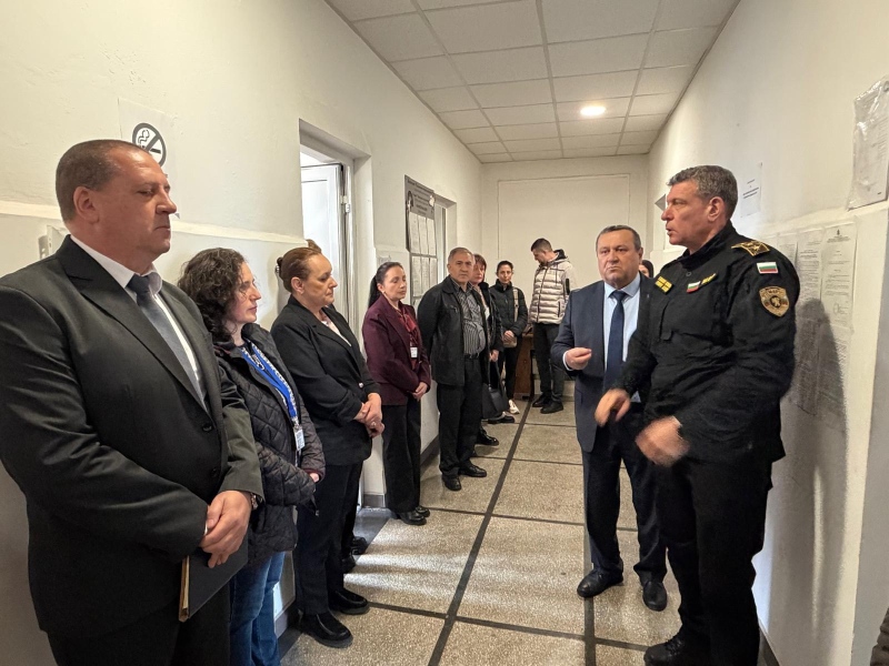 Министърът Адемов в Якоруда: Натиск върху избиратели е оказван чрез социални служители, никой няма да е лишен от обяд и асистент (ОБНОВЕНА)