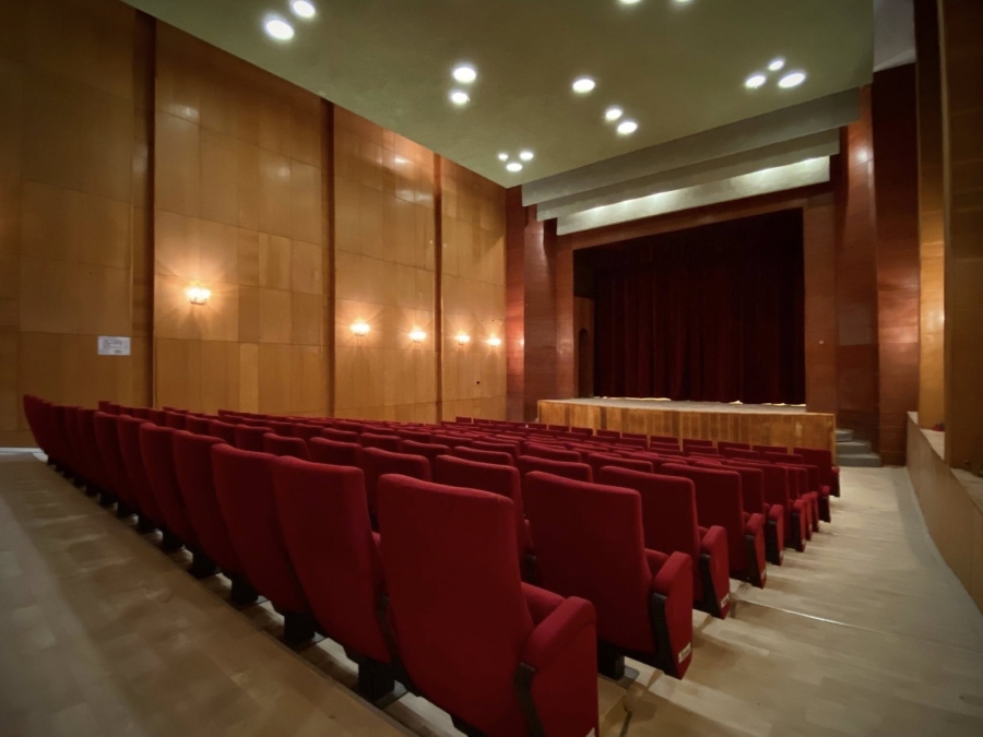 С дарения и доброволен труд възстановиха салона на читалището в Рударци