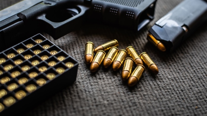 Задържаха руснак със стотици боеприпаси и оръжие с оптика в Бургас