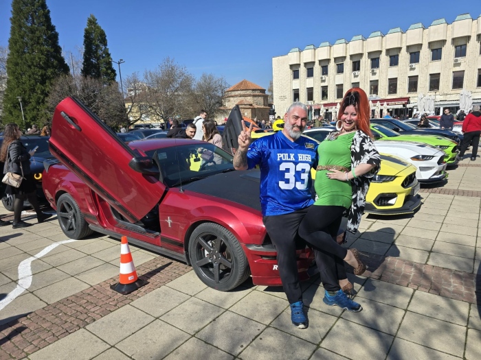 Мощ и стил: Американски автомобили превзеха центъра на Дупница