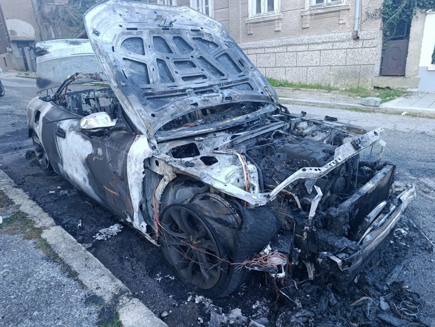 Нов палеж на автомобил в центъра на Дупница