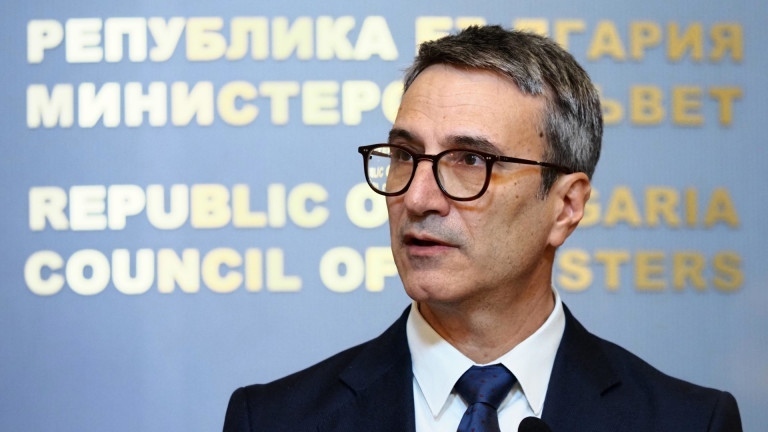 Кабинетът: Помощта от 20 евро не е за скъпите коли, няма да се намалява ДДС