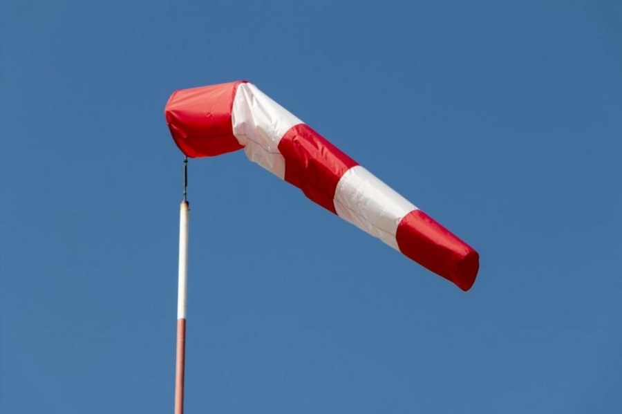 Жълт код за силен вятър в цялата страна в сряда