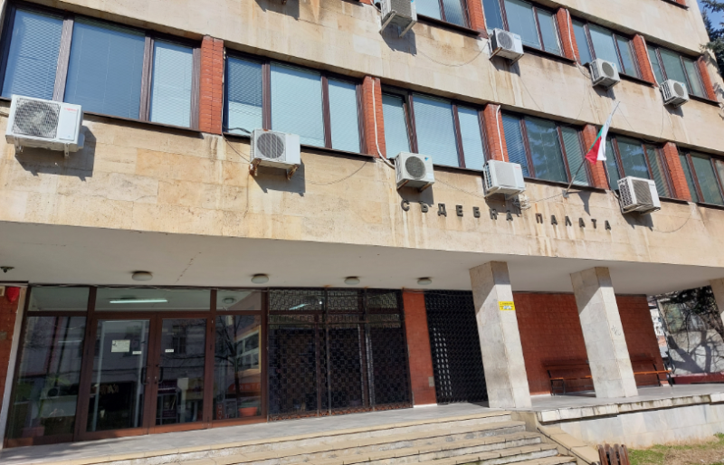 Съдът остави в ареста многократно осъждан мъж, държал канабис и амфетамин в Дупница